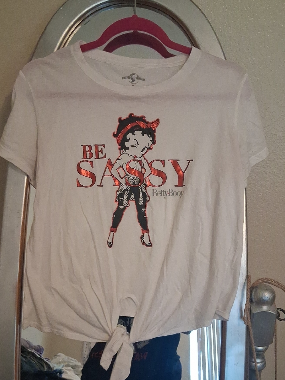 Betty Boop White Short Sleeve Tie-Front Tee with Red-black  Graphic